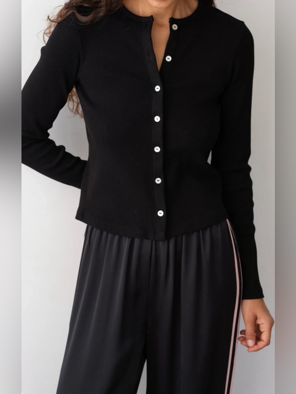Donni the rib Cardi in jet